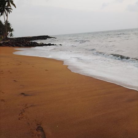Hotel Our Little Secret Kalutara Esterno foto