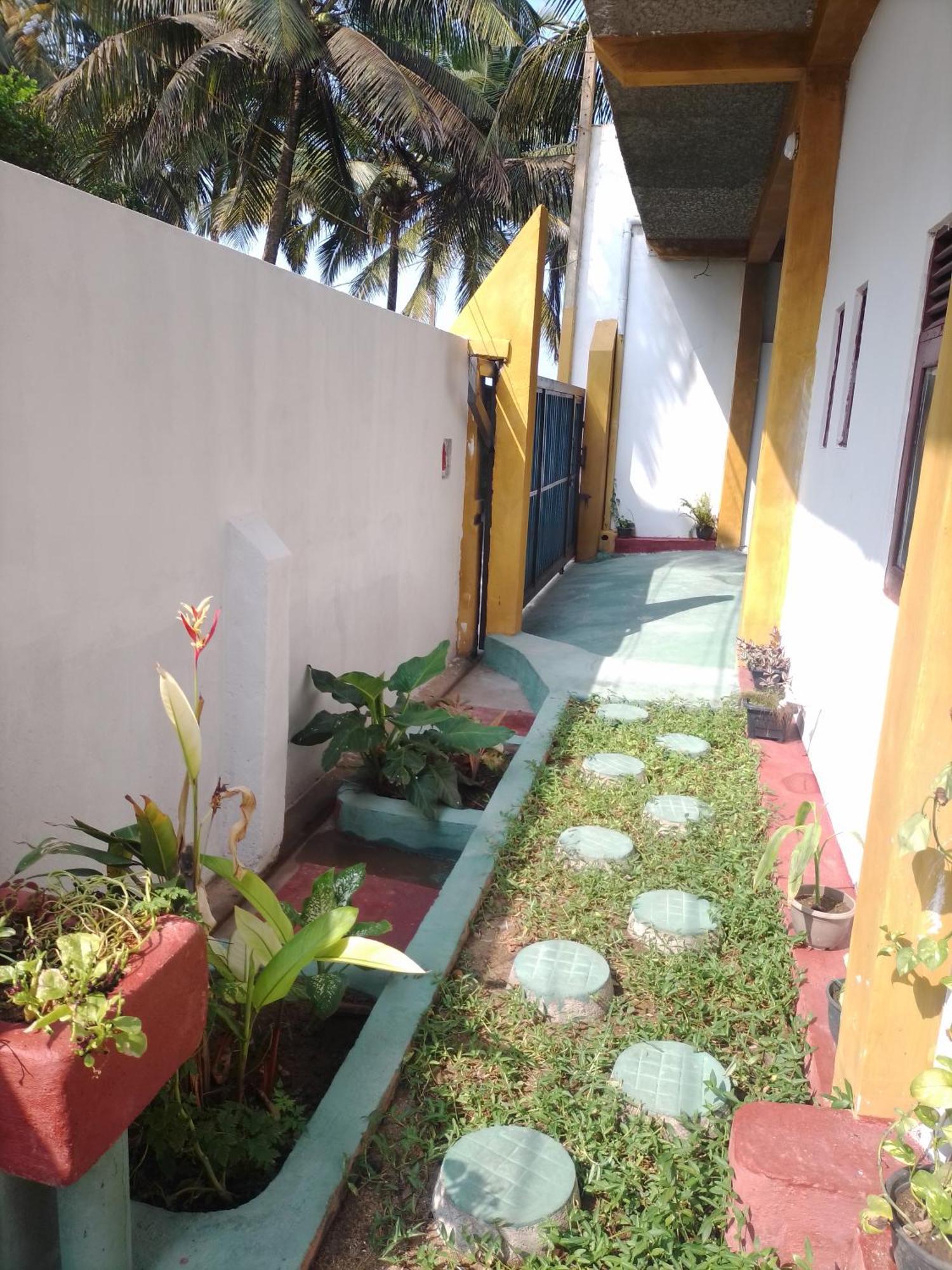Hotel Our Little Secret Kalutara Esterno foto