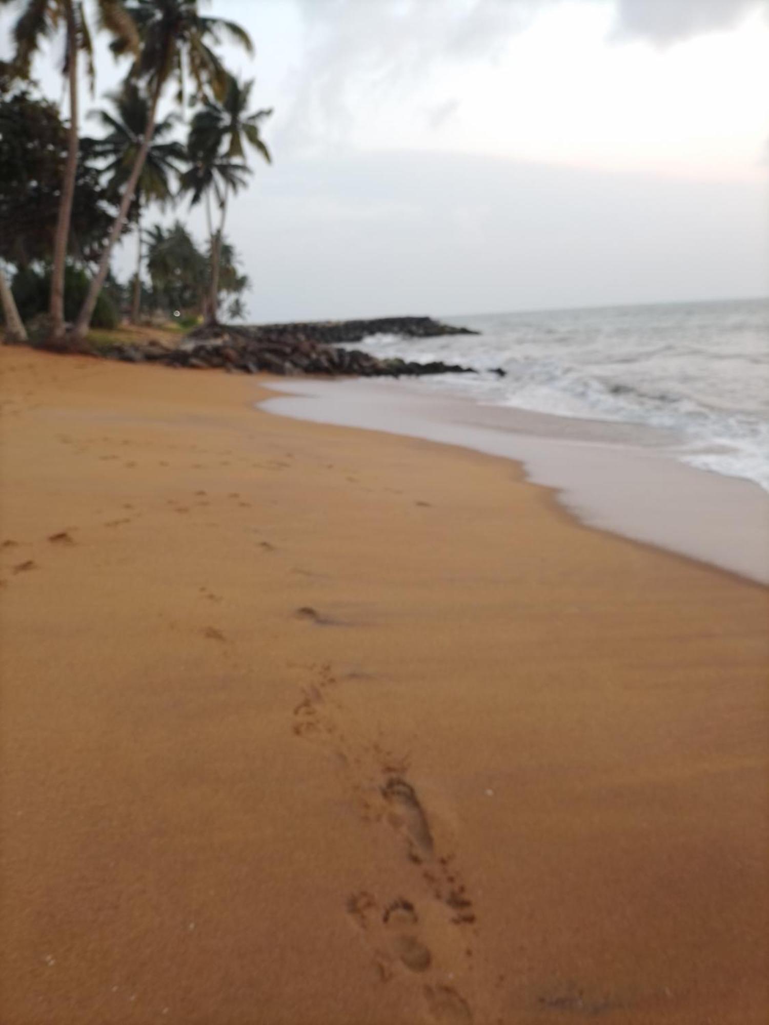 Hotel Our Little Secret Kalutara Esterno foto